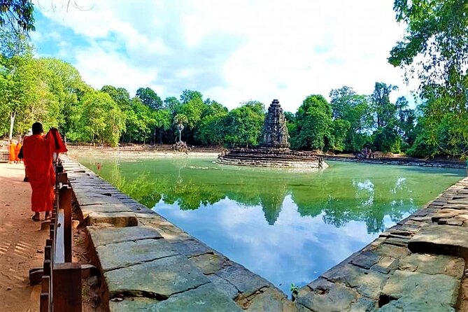 Kbal Spean Trekking Tour with Banteay Srei and Landmine Museum - What to bring for Kbal Spean and the temples