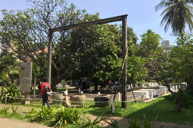 Khmer Rouge, genocide museum &killing field tour - Why these two Phnom Penh memorials belong together