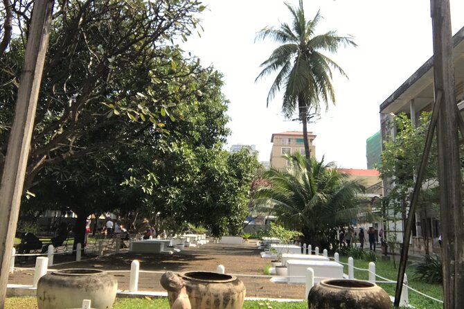 Khmer Rouge, genocide museum &killing field tour - Timing, clothing, and physical demands