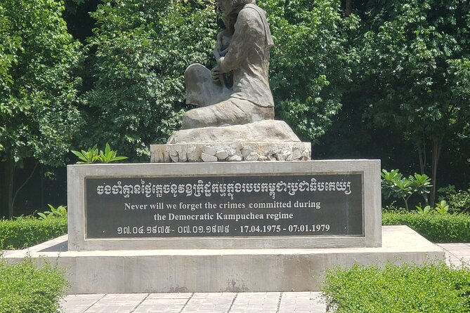 Killing Field and Genocide Museum private haft day Tour - The road south to Choeung Ek