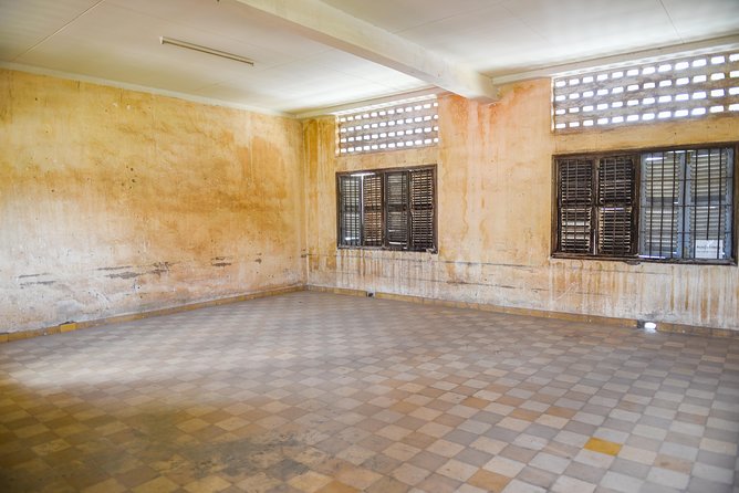 Killing Fields and Prison S21 Bus Tour - Why these two sites belong together