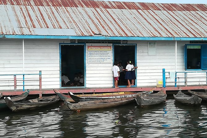 Killing Fields, War Museum and Floating Village ( Mechrey ) - Four hours on the water and around the village