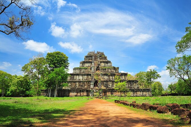 Koh Ker & Beng Mealea Temple Full-Day Private Tour from Siem Reap - Leaving Siem Reap in a private vehicle