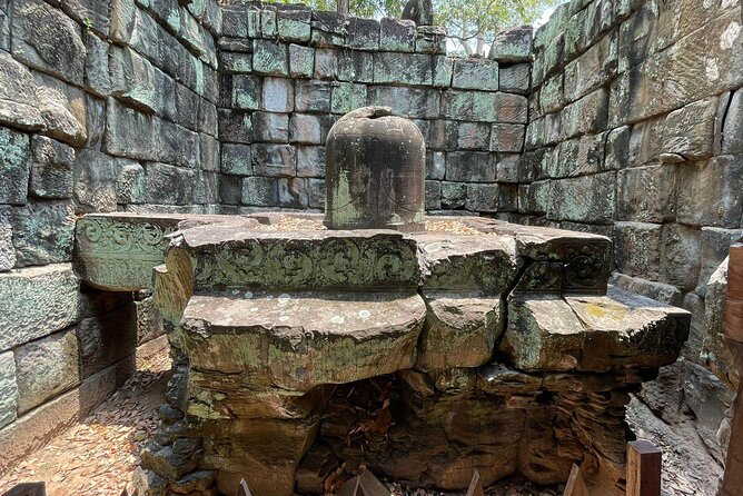 Koh Ker & Preah Vihear - Beng Mealea: ruins shaped by time and plants