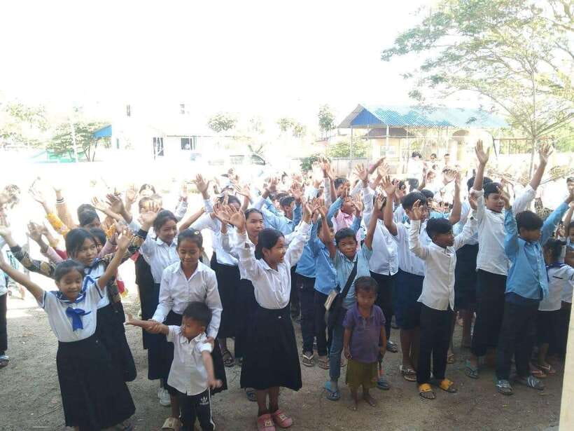 Kompong Khleang Floating Village: Full-Day from Siem Reap - The school visit and the question of responsible giving