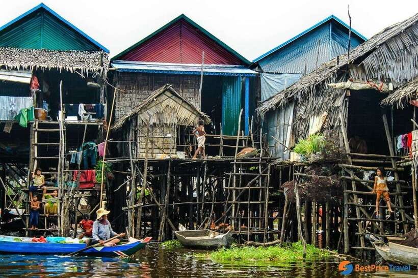 Kompong Khleang Floating Village: Full-Day from Siem Reap - Boarding the private boat on the Khleang River