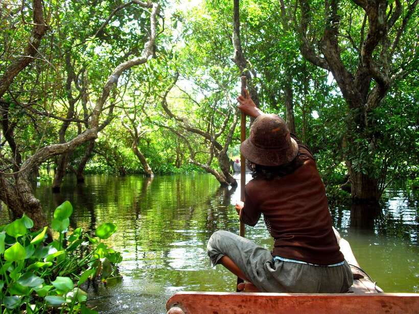 Kompong Phluk and Tonlé Sap Lake: Half-Day Tour - Reaching Tonlé Sap Lake by boat