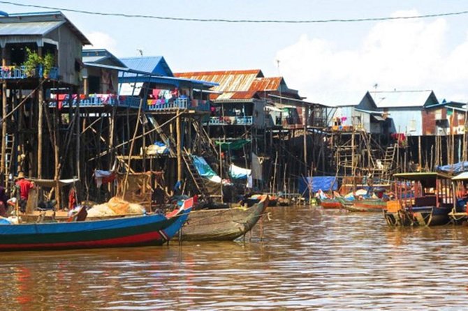 Kompong Phluk Floating village & Mangrove forest cruise - The hotel pickup and road to Tonlé Sap