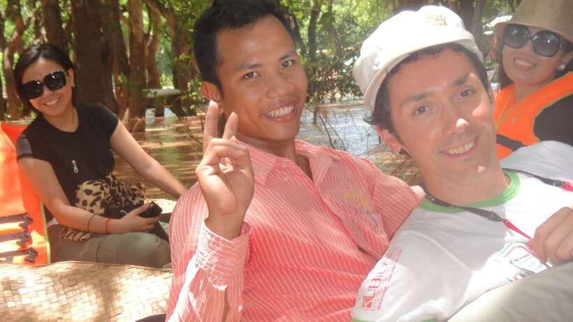 Kompong Phluk Floating Village Tour from Siem Reap - Reaching Kompong Phluk by Long-Tail Boat