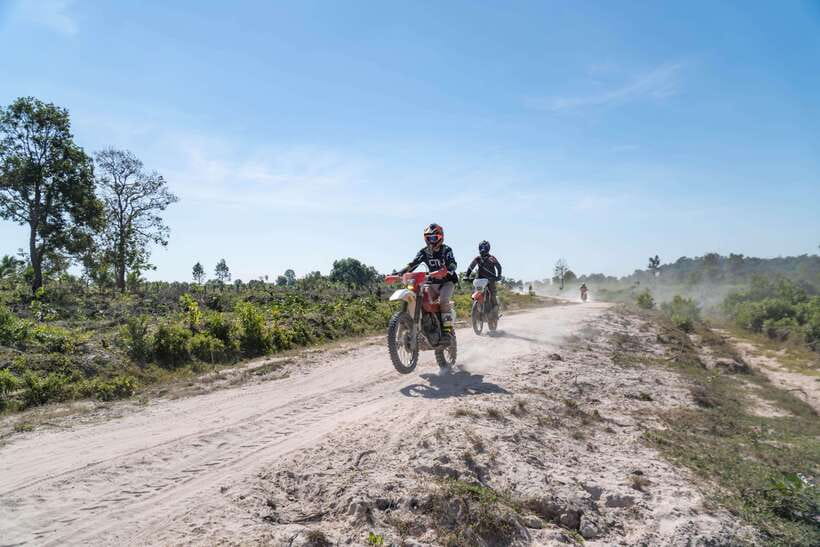 Krong Siem Reap: Kulen Mountain Trails Dirt Bike Adventure - Lunch at a local restaurant