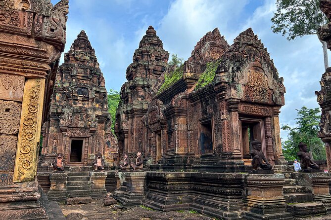 Kulen Mountain Beng Mealea and Banteay Srei Tour from Siem Reap - Preah Ang Thom and the reclining Buddha