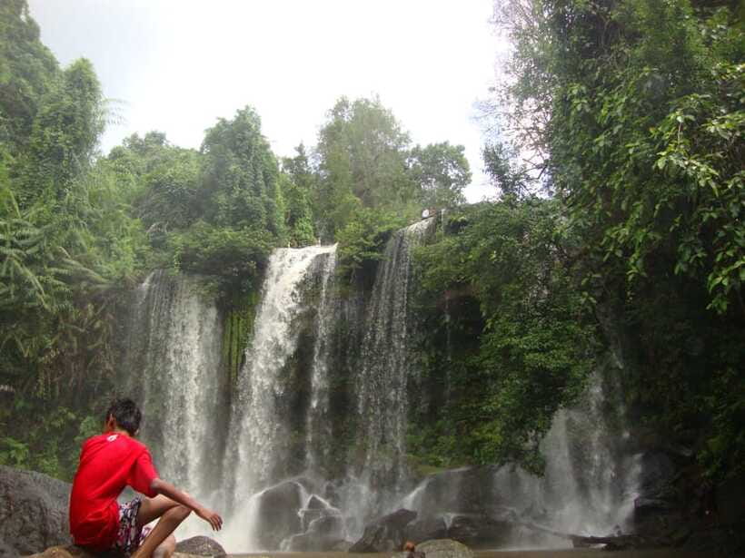 Kulen Mountain: Full-Day Private Waterfall Tour - The summit pagoda and reclining Buddha