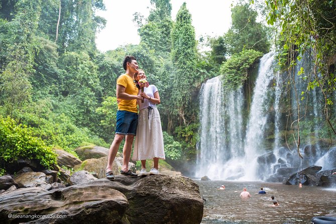 Kulen Mountain Tour with Picnic and Floating Village Sunset - Kampong Phluk shows Tonlé Sap at two different times of year