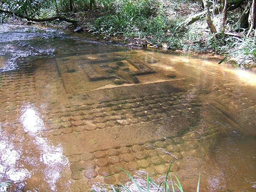 Kulen Mountain Waterfall Tour - Walking to Wat Preah Ang Thom’s reclining Buddha