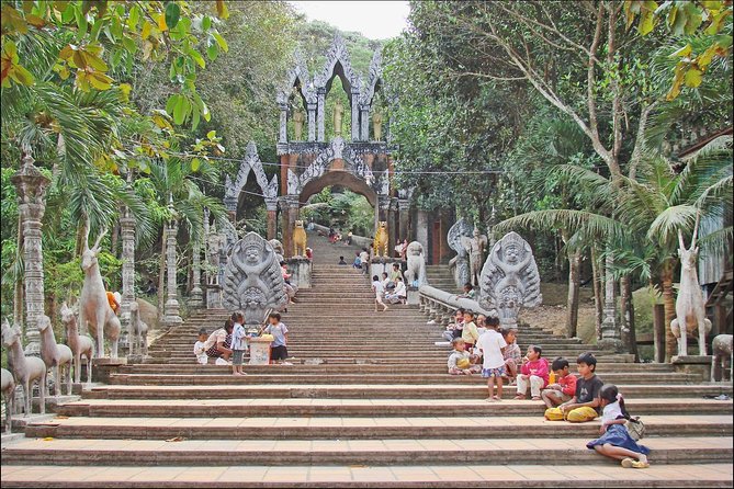 Kulen Waterfall and 1000 Lingas River Private Tour - Kbal Spean and the River of a Thousand Lingas