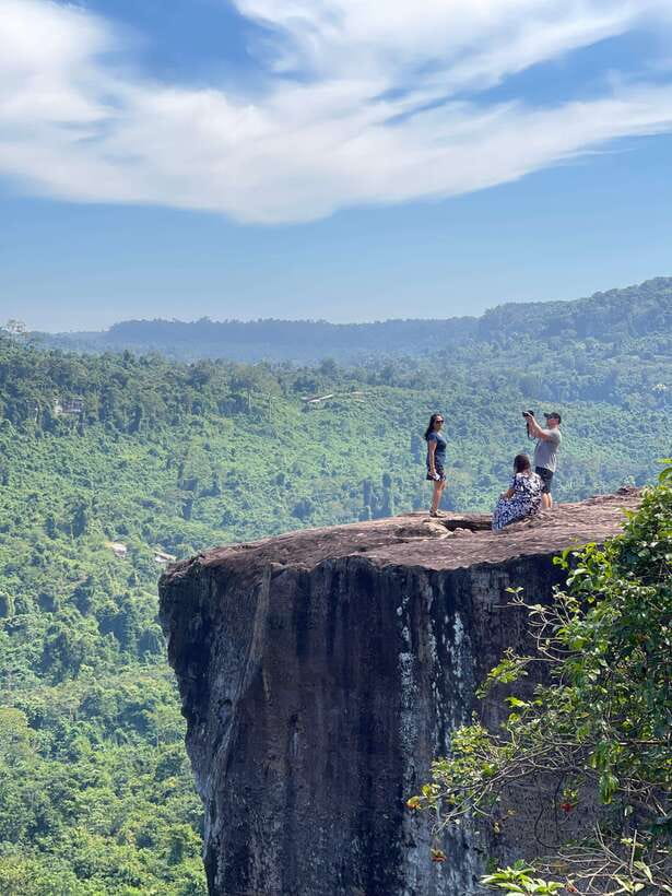 Kulen Waterfall Day Tour with Snacks Small-Group - Lunch, the long return, and Preah Dak village