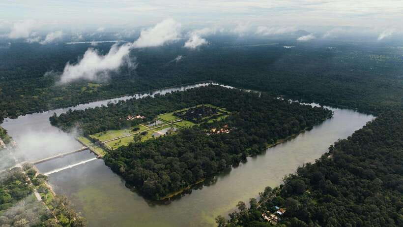 Luxury Private 2-Day Angkor Wat with English or German Guide - Guides, languages, and the human side of the tour