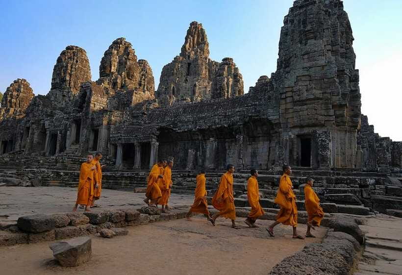 Luxury Private 2-Day Angkor Wat with English or German Guide - Who should book this tour?