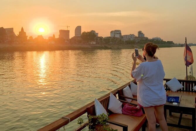 Mekong River in Phnom Penh sunset Cruise - Key Points at a Glance