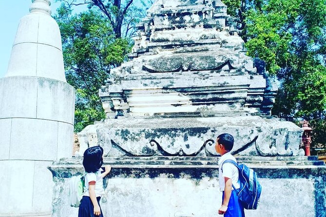 Morning Tour,Ak Phnom temple,Rice wine,Rice Paper, killing Field - The guides: Pao, Pov, and Yi Yong