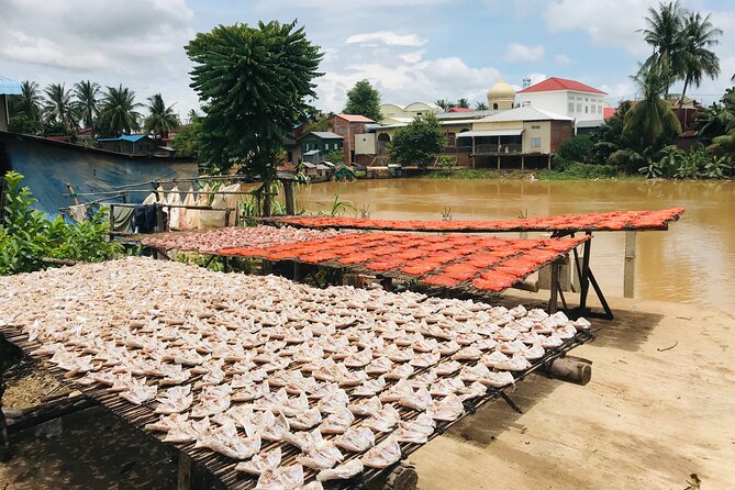 Morning village tour Livelihood tour with Local Product discover - Wat Samrong Knong and the killing fields option