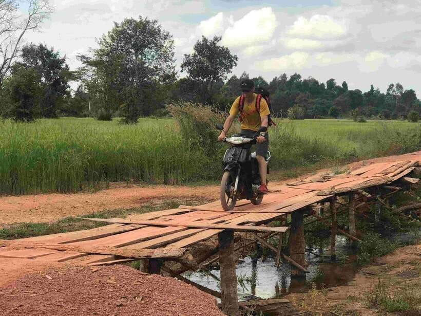 Motos Tour adventure Kulen Mountain - The Reclining Buddha built in the 16th century
