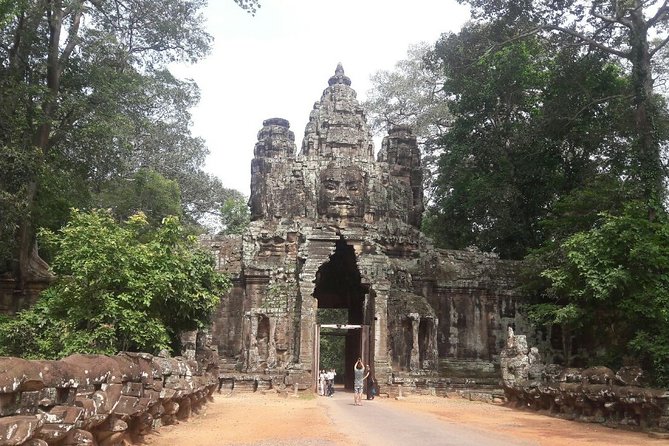 One day Angkor temple tour with private driver - A local lunch break before the afternoon circuit