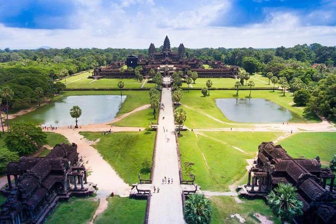 One day Angkor temple tour with private driver - Angkor Thom and the many faces of Bayon
