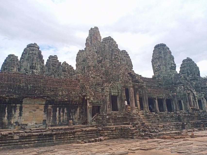 One Day Angkor Wat Trip with Sunrise - Guide quality and communication