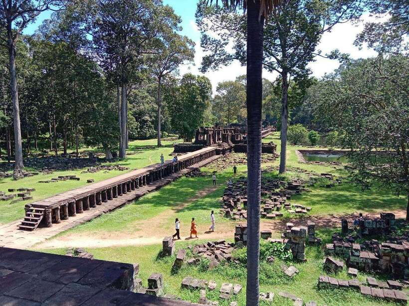 One Day Exploration to Angkor Wat, Angkor Thom & Ta Prohm - Walking, heat and temple etiquette