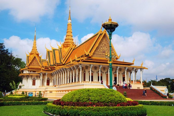 One Day Private Guide Tours History in Phnom Penh Incl. admission - Wat Phnom and the city’s older roots