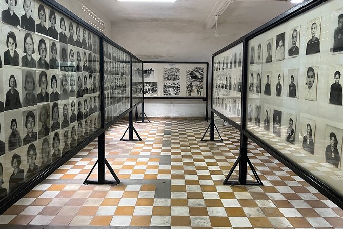 One Day Private Guide Tours History in Phnom Penh Incl. admission - Lunch is independent, then the mood changes