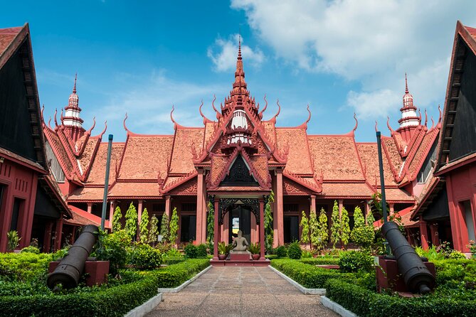 One Day Private Guide Tours History in Phnom Penh Incl. admission - Choeung Ek: A difficult but necessary visit