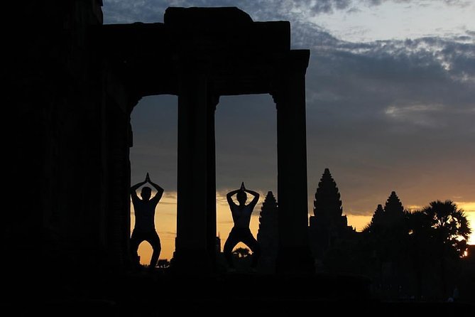One Day tour with sunrise in car with A/C or Van & Guide. - Baksei Chamkrong Adds a Smaller, Older Temple Stop