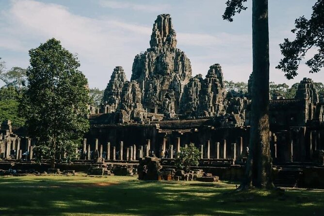 One Full Day Private tour of Angkor Wat, Ta Prohm, Angkor Thom & Banteay Srie - A private minivan changes the day