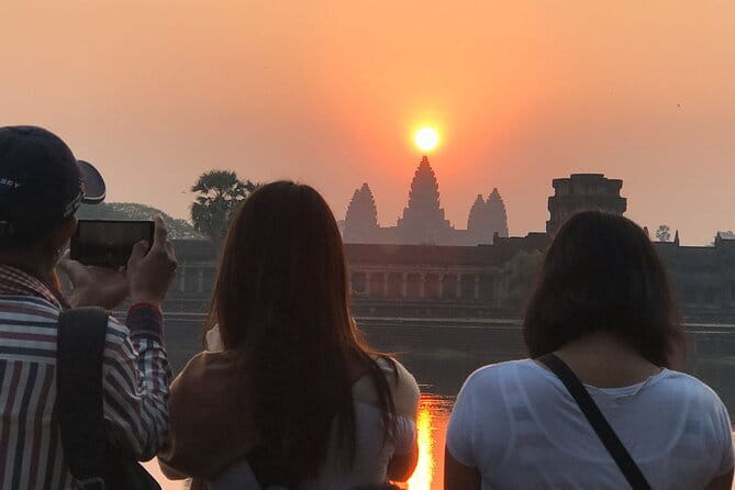 One Way Siem Reap Airport Pick Up or Airport Transfer - Timing, luggage, and the first hour in town