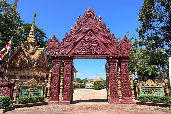 Oudong Mountain History and Pagoda Tour - Russey Keo fish port and market