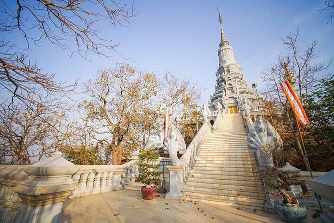 Oudong Temples & Phnom Prasith Private Tour from Phnom Penh - Climbing Oudong’s three hills