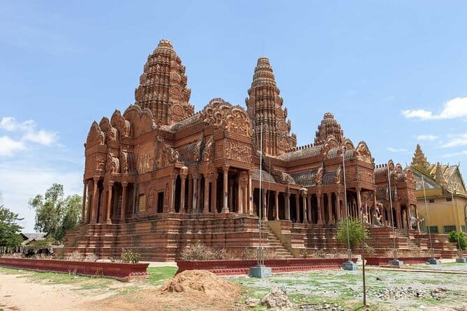Oudong Temples & Phnom Prasith Private Tour from Phnom Penh - Starting at Phnom Praset and its eighth-century temple