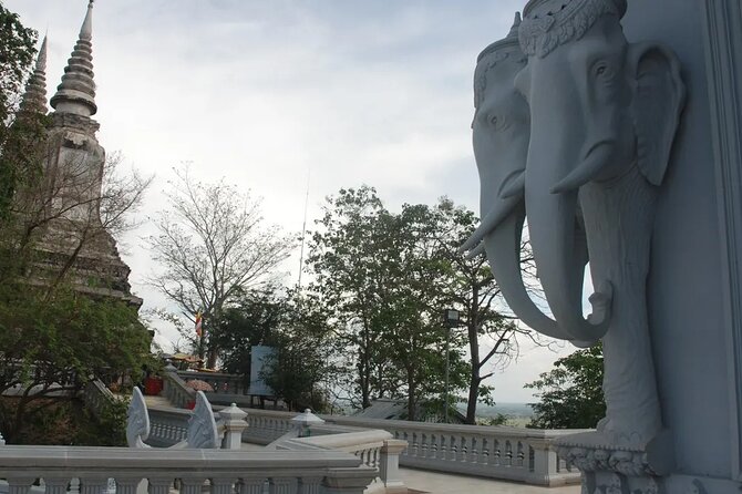 Oudong Temples Private Tour from Phnom Penh - A local market can add real flavor
