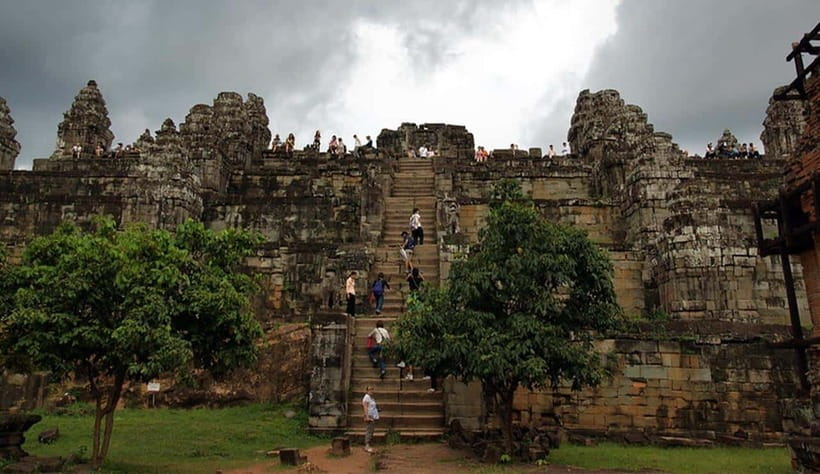 Phnom Bakheng Sunset Tour, Pre Rup, Neak Pean, Preah Khan - Neak Pean: a shrine reached across water