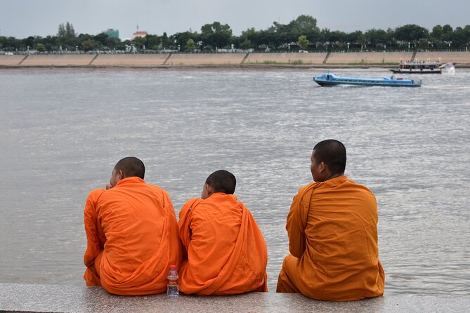 Phnom Pehn City Must See Highlight Guided Tour - Independence Monument and the Sihanouk statue