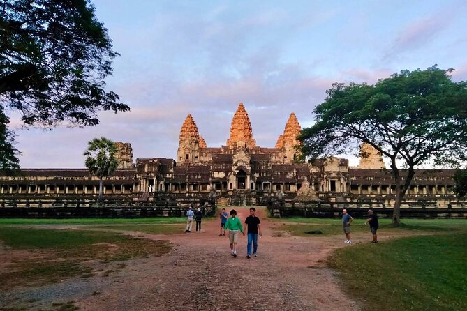 Phnom Penh Airport (KTI) to Siem Reap, Safe Reliable Taxi Driver - The drivers and the level of service