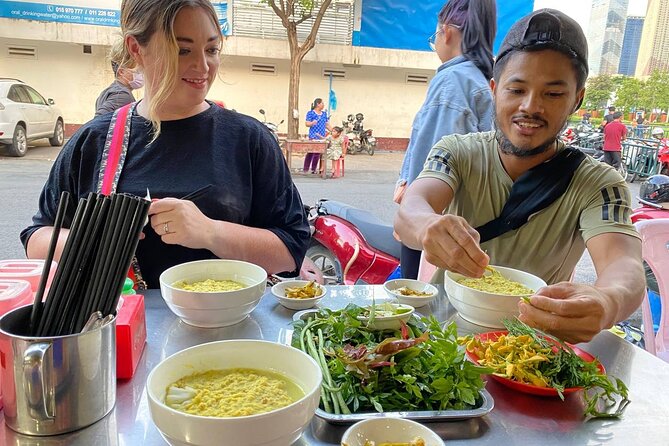 Phnom Penh Authentic Evening Food Tour 100% By Local - Wat Botum Park starts with fragrant noodles
