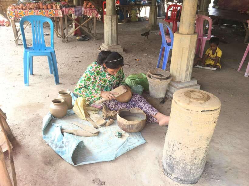 Phnom Penh - Battambang Transfer Plus Stop Sightseeing - The long drive through central Cambodia