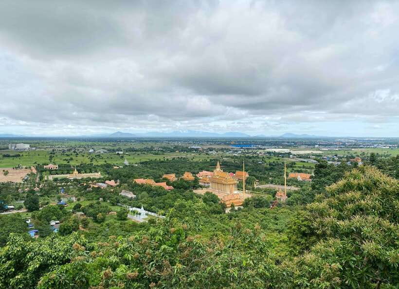 Phnom Penh - Battambang Transfer Plus Stop Sightseeing - Andong Russey Village and Khmer pottery