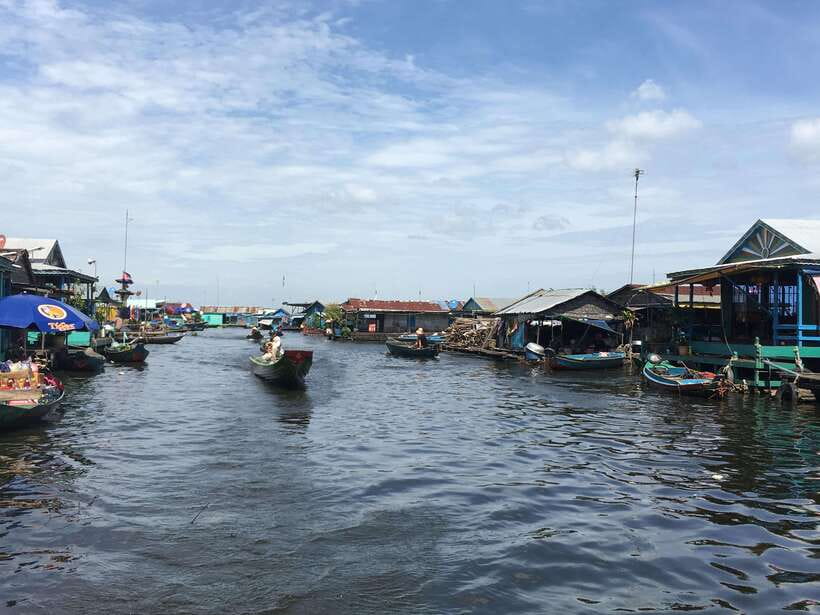 Phnom Penh - Battambang Transfer Plus Stop Sightseeing - Oudong Mountain and the former royal burial grounds