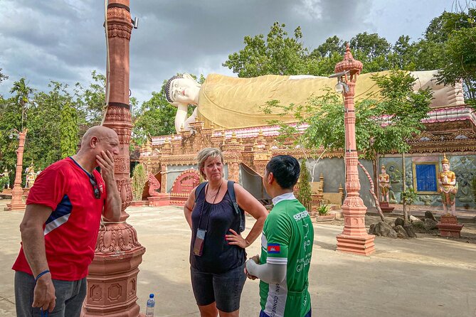 Phnom Penh Bike & Boat Sunset Tour / E-Bike Available - Seeing traditional silk weaving at the Silk House