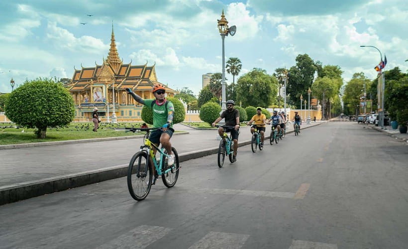 Phnom Penh: Bike & Boat Tour / E-Bike Available - Starting beside Sisowath Riverside