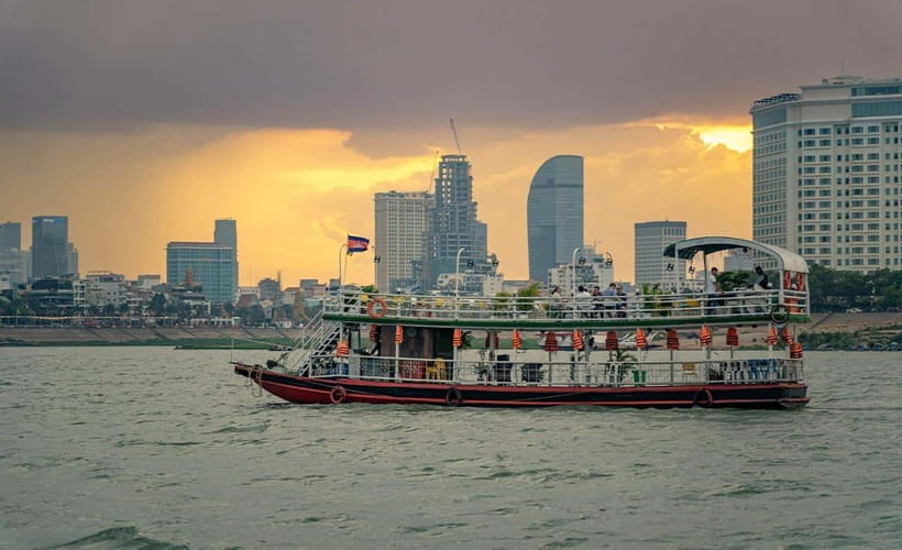 Phnom Penh: Bike & Boat Tour / E-Bike Available - The Four Faces River and fishing village views
